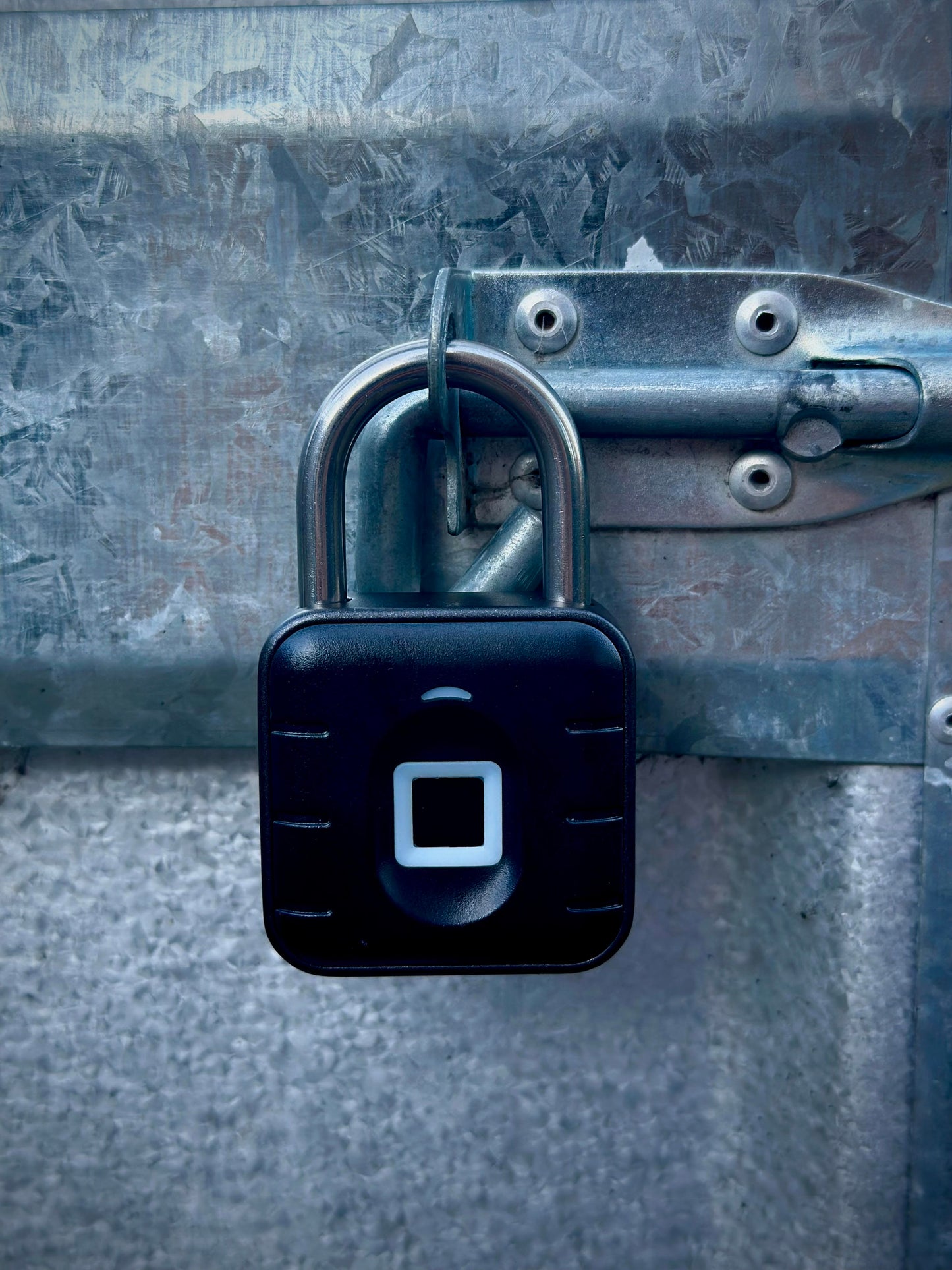 ELECTRONIC FINGER PRINT PADLOCK