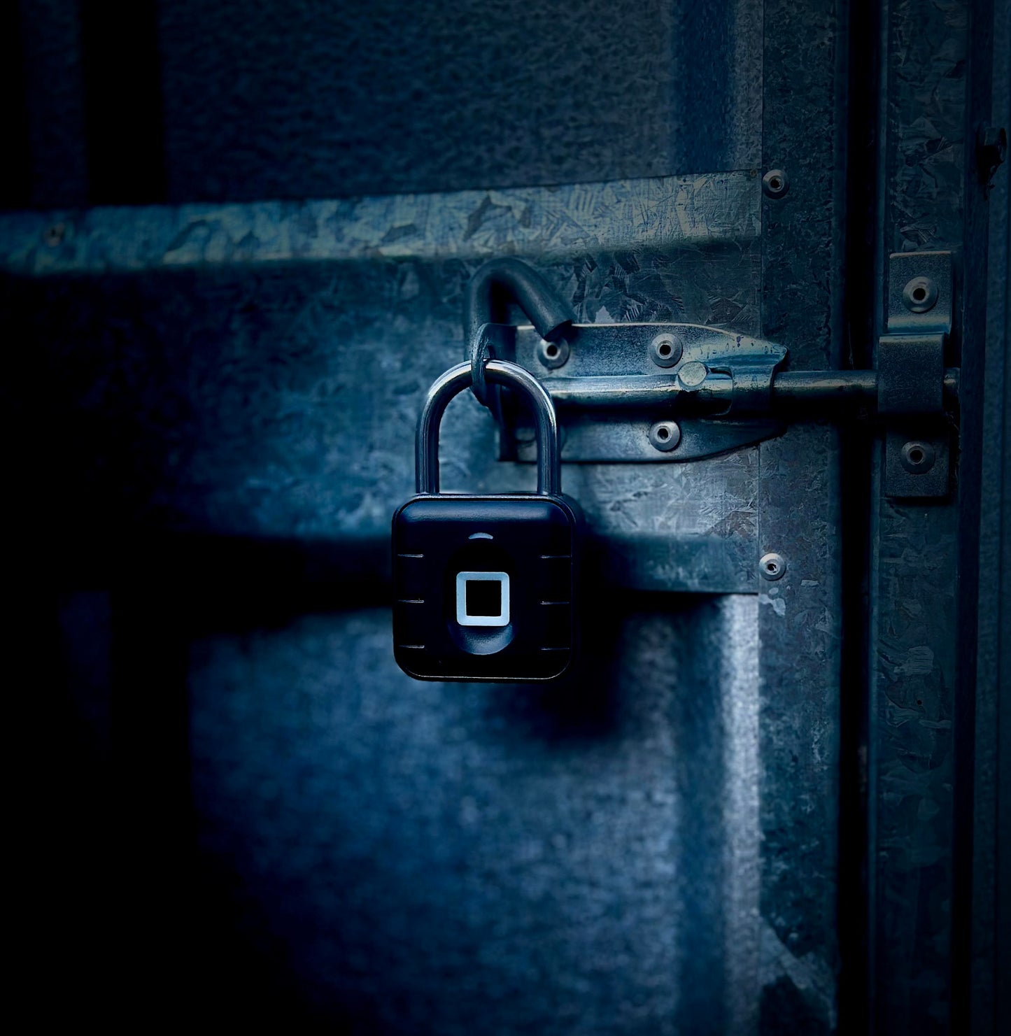 ELECTRONIC FINGER PRINT PADLOCK